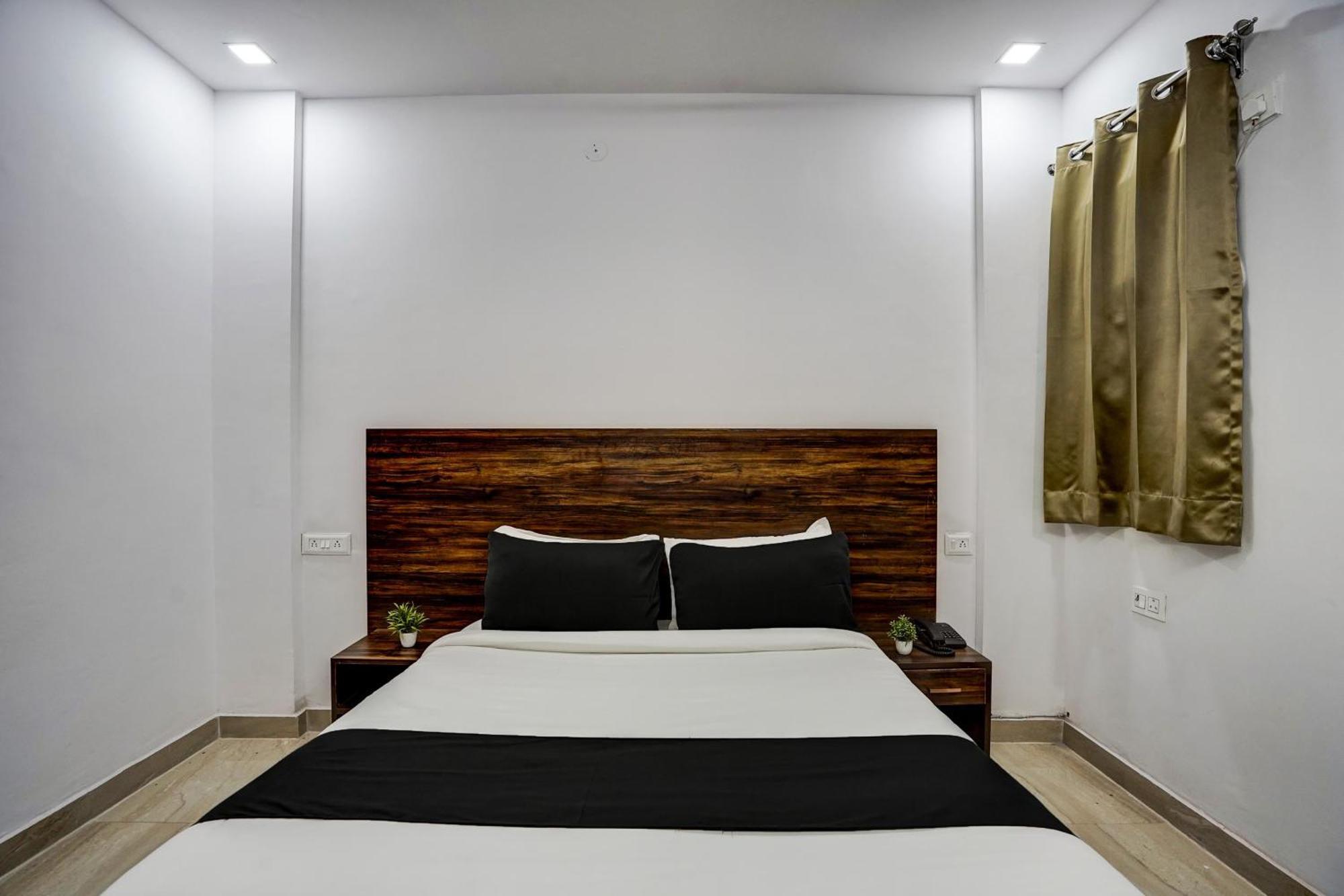 Townhouse Cloud Bay Hotel Gurgaon Exterior photo