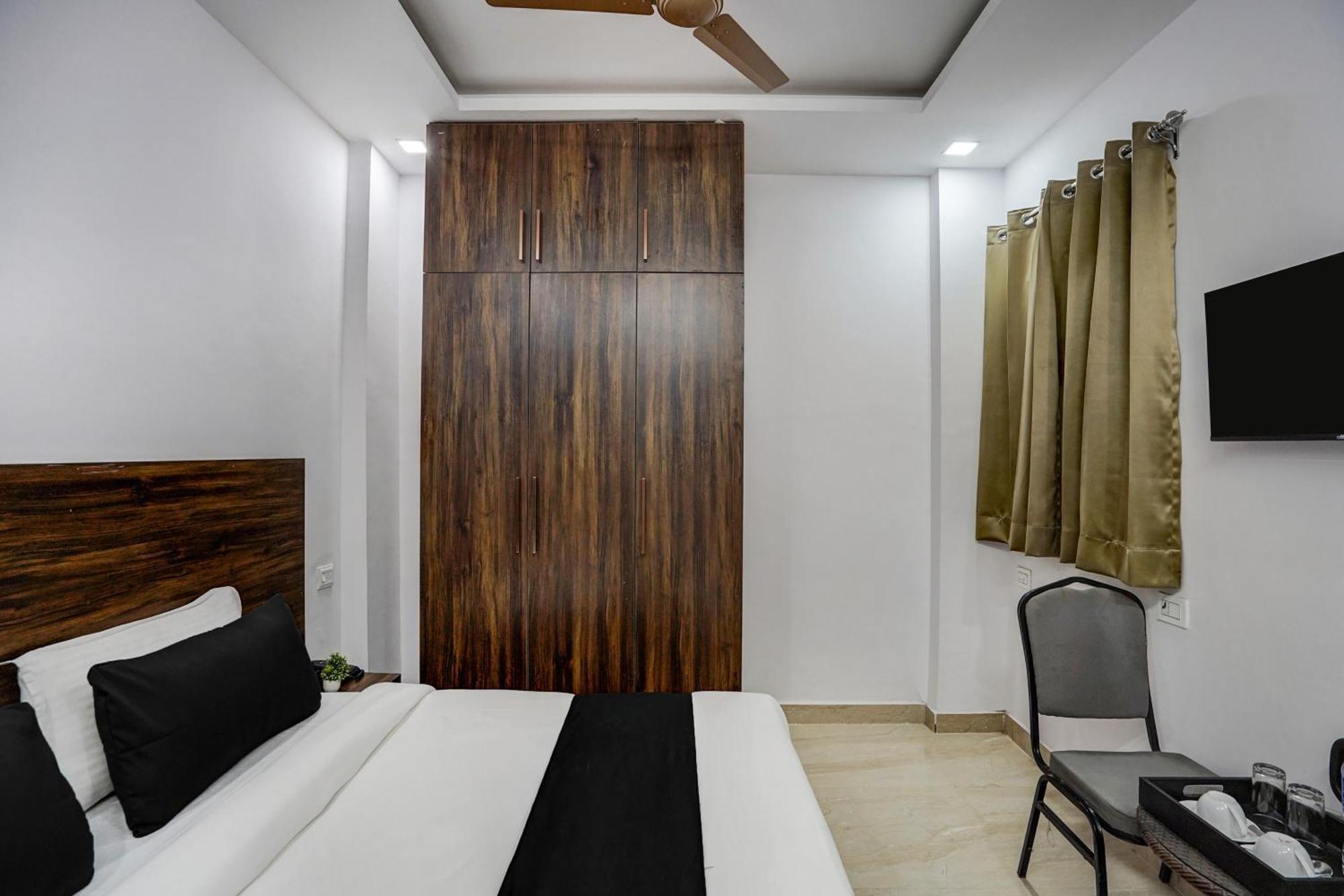 Townhouse Cloud Bay Hotel Gurgaon Exterior photo