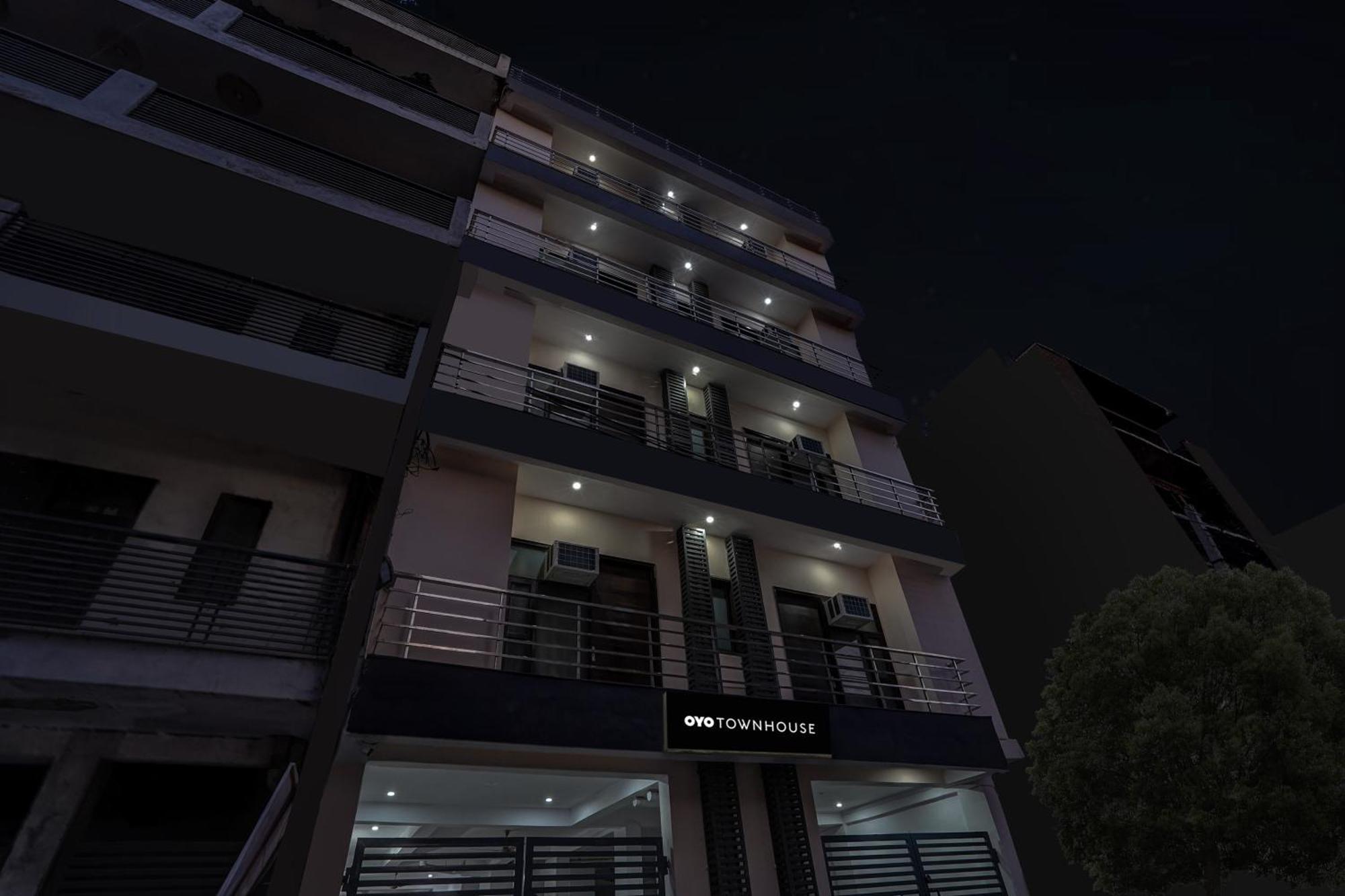 Townhouse Cloud Bay Hotel Gurgaon Exterior photo