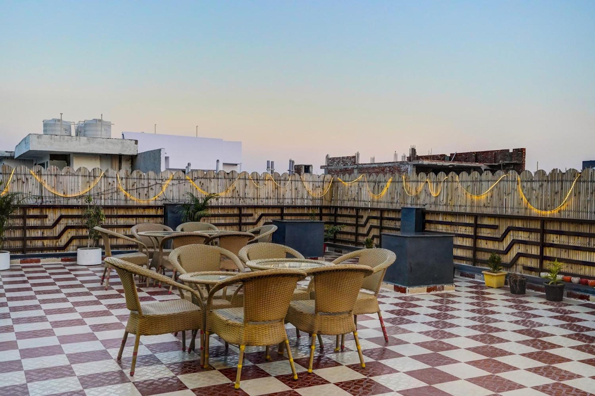 Townhouse Cloud Bay Hotel Gurgaon Exterior photo